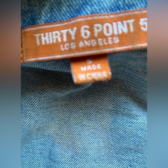 36 Points 5  Blue Denim Oversized Destroyed Jean Jacket Size Small - Picture 3 of 15